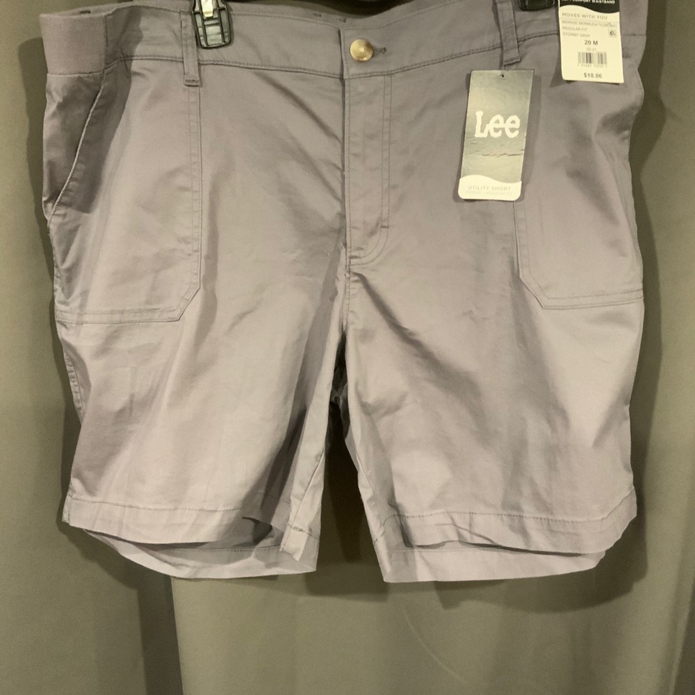 Lee Utility Shorts. NWT. Size 20M